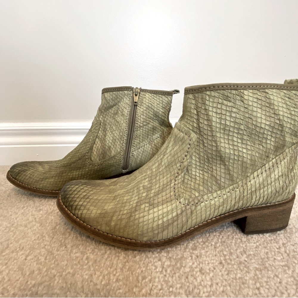 Chanii B light green leather boot with embossed leather. Size 8
